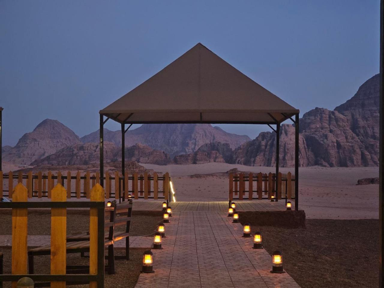 Rum Victoria Luxury Camp Wadi Rum Buitenkant foto