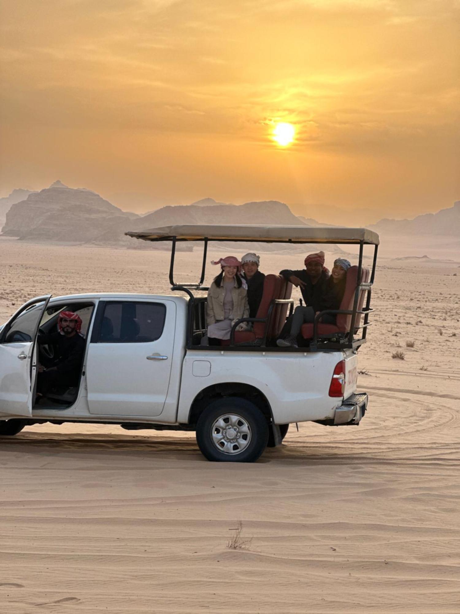 Rum Victoria Luxury Camp Wadi Rum Buitenkant foto
